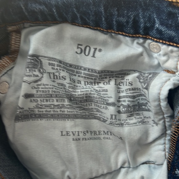 Levi's 501 Button-fly Jeans - Picture 3 of 5